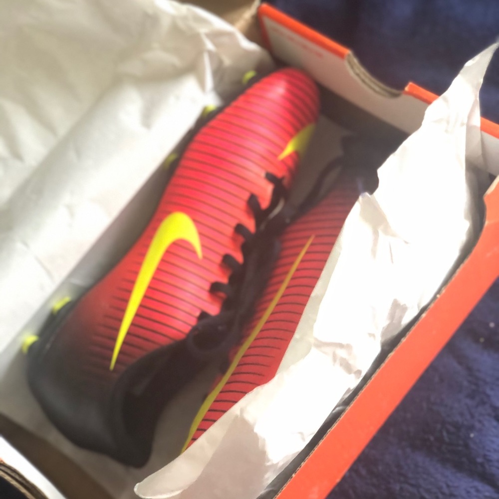 Soccer cleats
